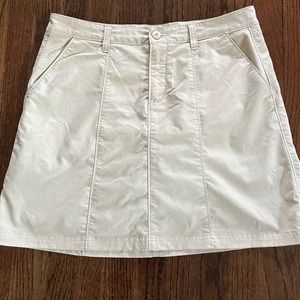 Patagonia women’s khaki off white cream athletic tennis skort skirt size 8